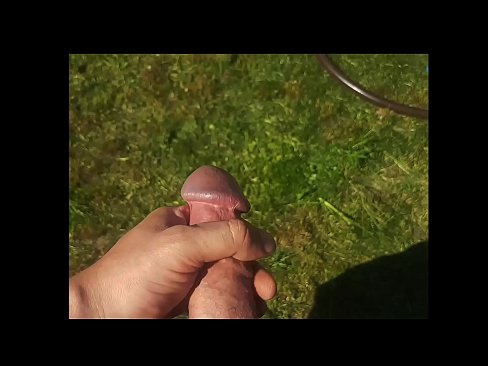 ❤️ A guapa quente recibe o seu coño rosa fodido e corre cun chorro nun xardín de verán ️❌ Vídeo de puta en % gl.oldsex.ru % ☑